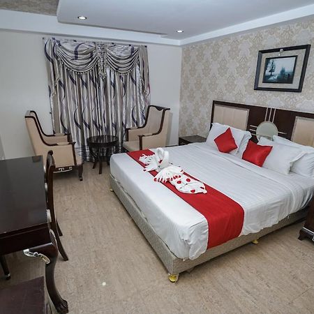 Kizhake Chālakudi Hotel Sidhartha Chalakudy מראה חיצוני תמונה