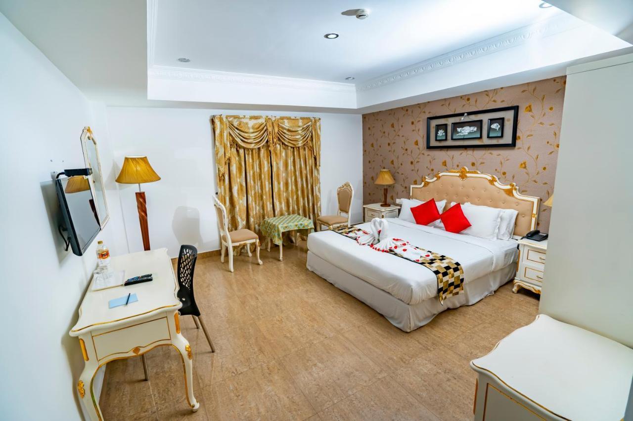 Kizhake Chālakudi Hotel Sidhartha Chalakudy מראה חיצוני תמונה